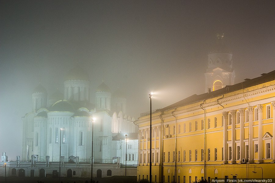 Город Владимир одетый в туман 08