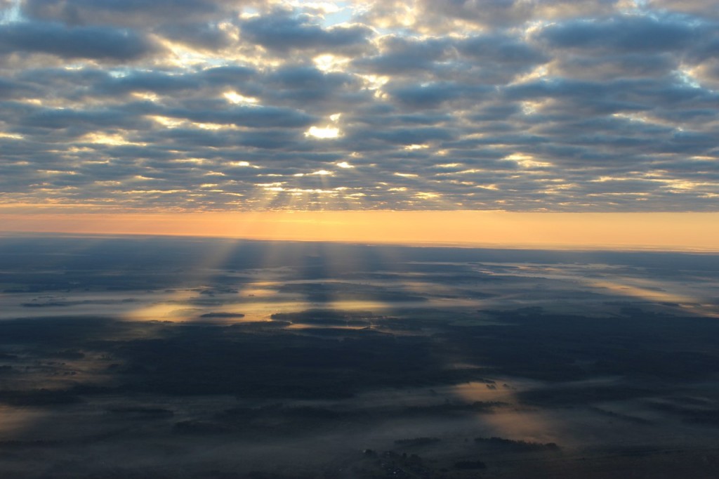 Утренний полет над облаками с парашютистами над Владимирской областью 02