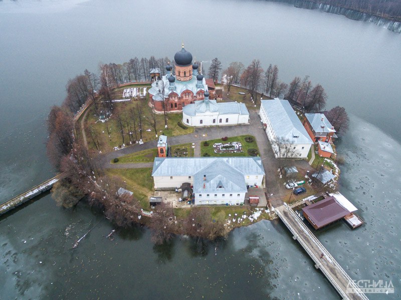 Озеро Введенское и монастырь около Покрова 01