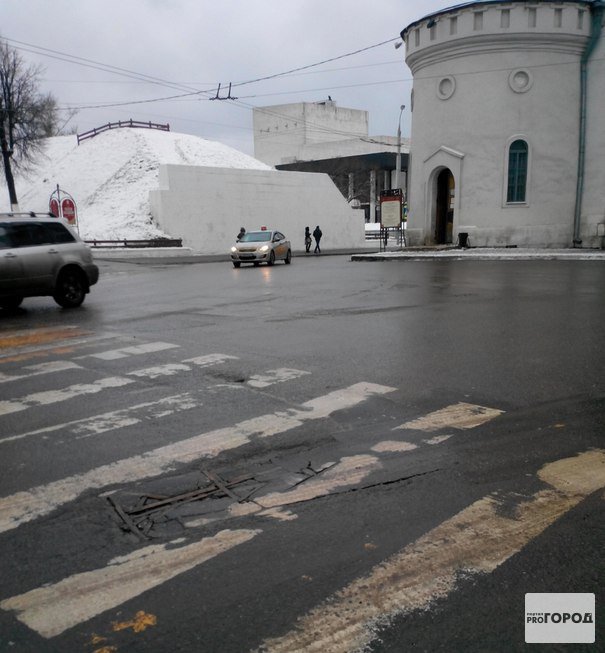 В таком состоянии находится дорога в самом центре города Владимира 2