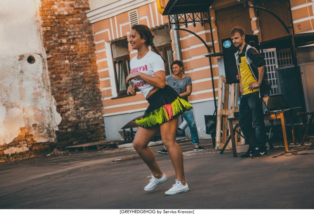 Танцы на свежем воздухе во Владимире 097