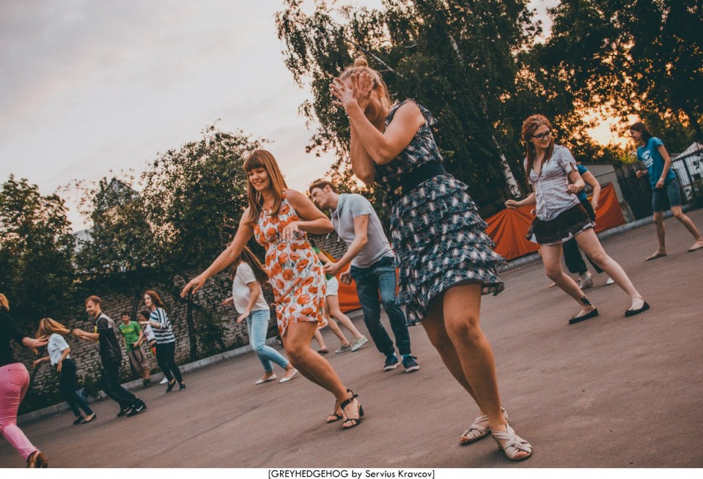 Танцы на свежем воздухе во Владимире 172
