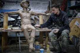 Владимирский скульптор Михаил Блинов за работой