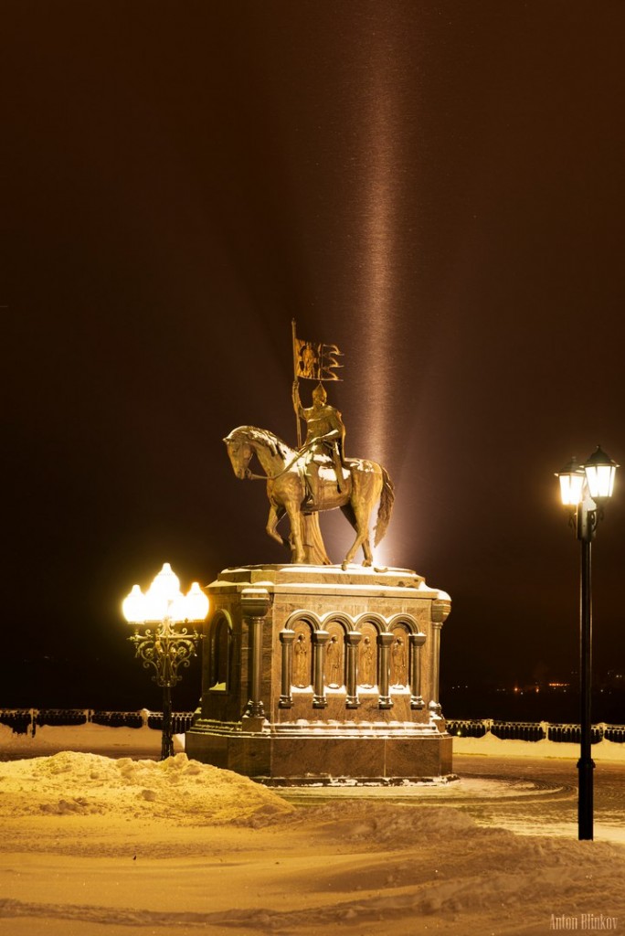 Ночь у памятника Владимиру Святославовичу