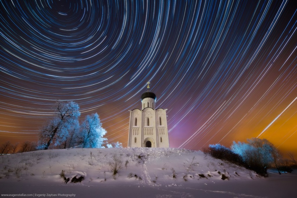 Звездные следы над церковью Покрова на Нерли от Евгения Зайцева