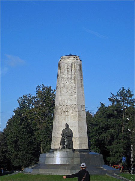 Памятник 850-летия города Владимира и его названия 03