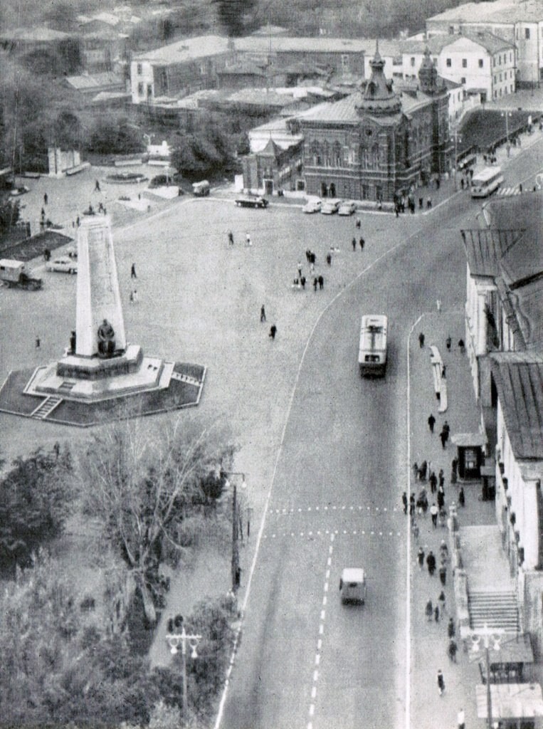 Памятник 850-летия города Владимира и его названия 05
