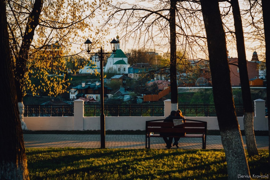 Расцветающий парк Пушкина в лучах апрельского заката 04