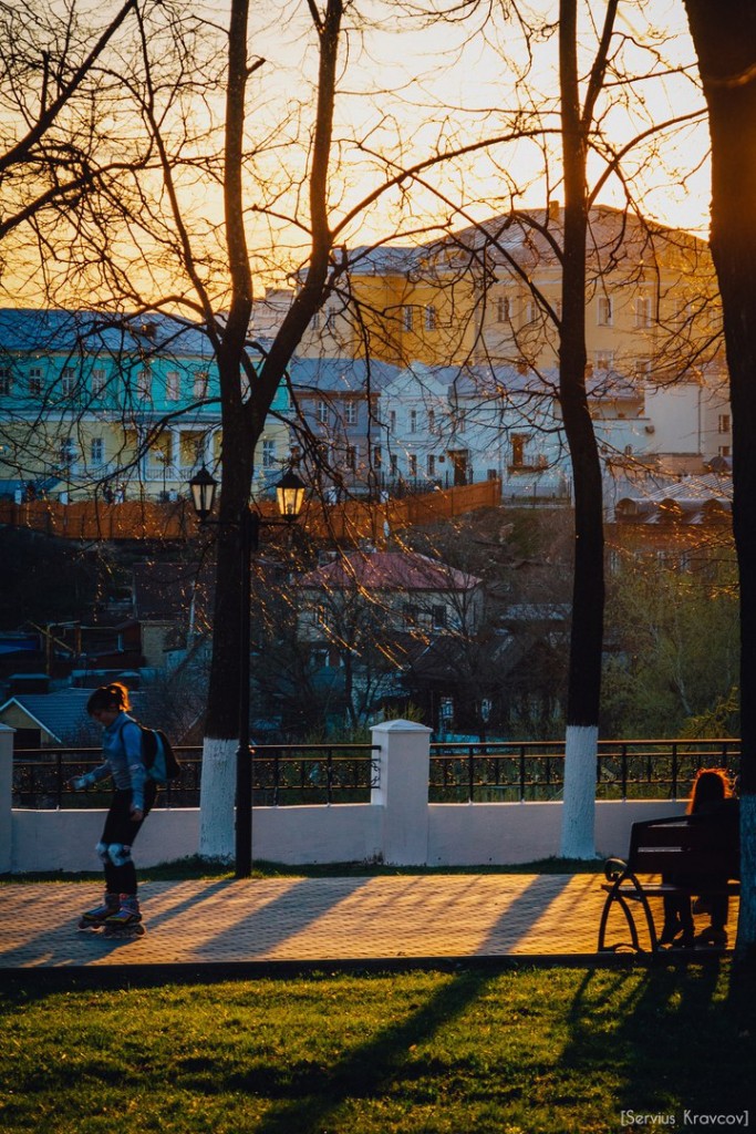 Расцветающий парк Пушкина в лучах апрельского заката 06