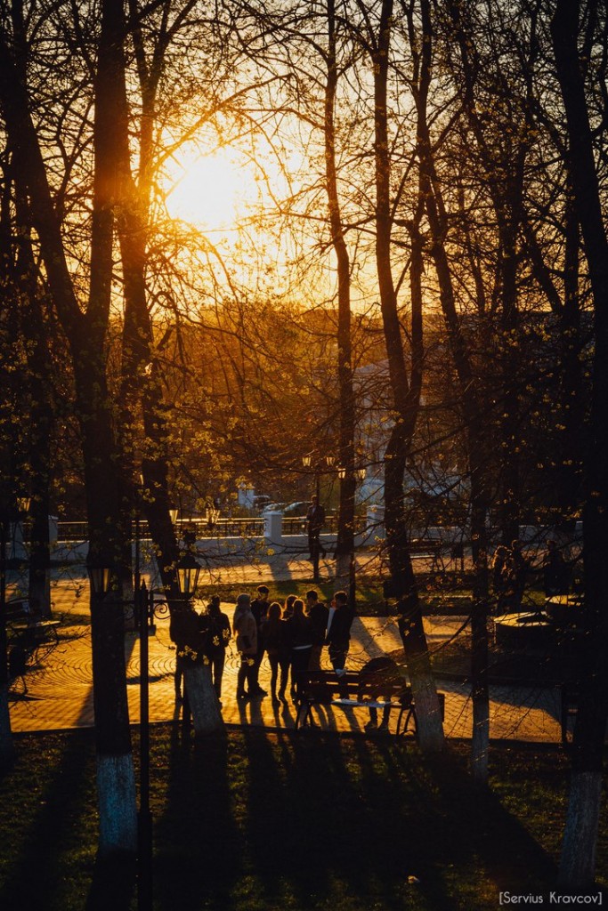 Расцветающий парк Пушкина в лучах апрельского заката 08