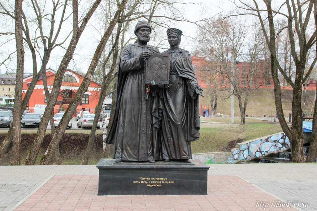 Памятник Петру и Февронии Муромским в Сергиев Посаде 02