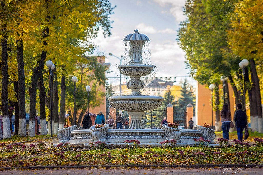 Фонтан в городском парке Владимира