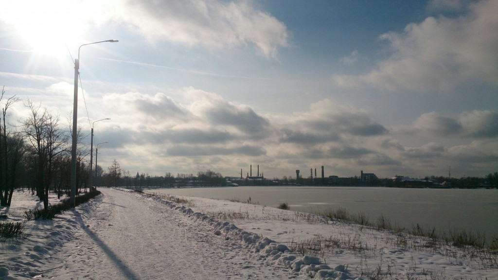 Вид на зимний Гусь-Хрустальный с набережной
