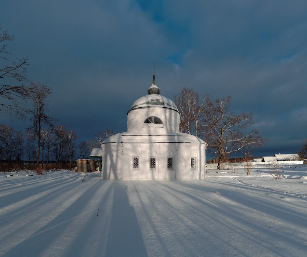 Троицкая церковь в с. Дубки, Кольчугинский р-н