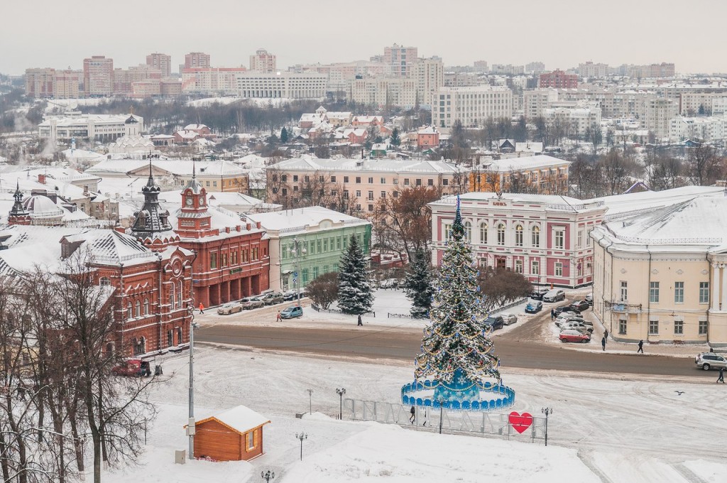 Вид на снежный Владимир с колокольни Успенского собора 02