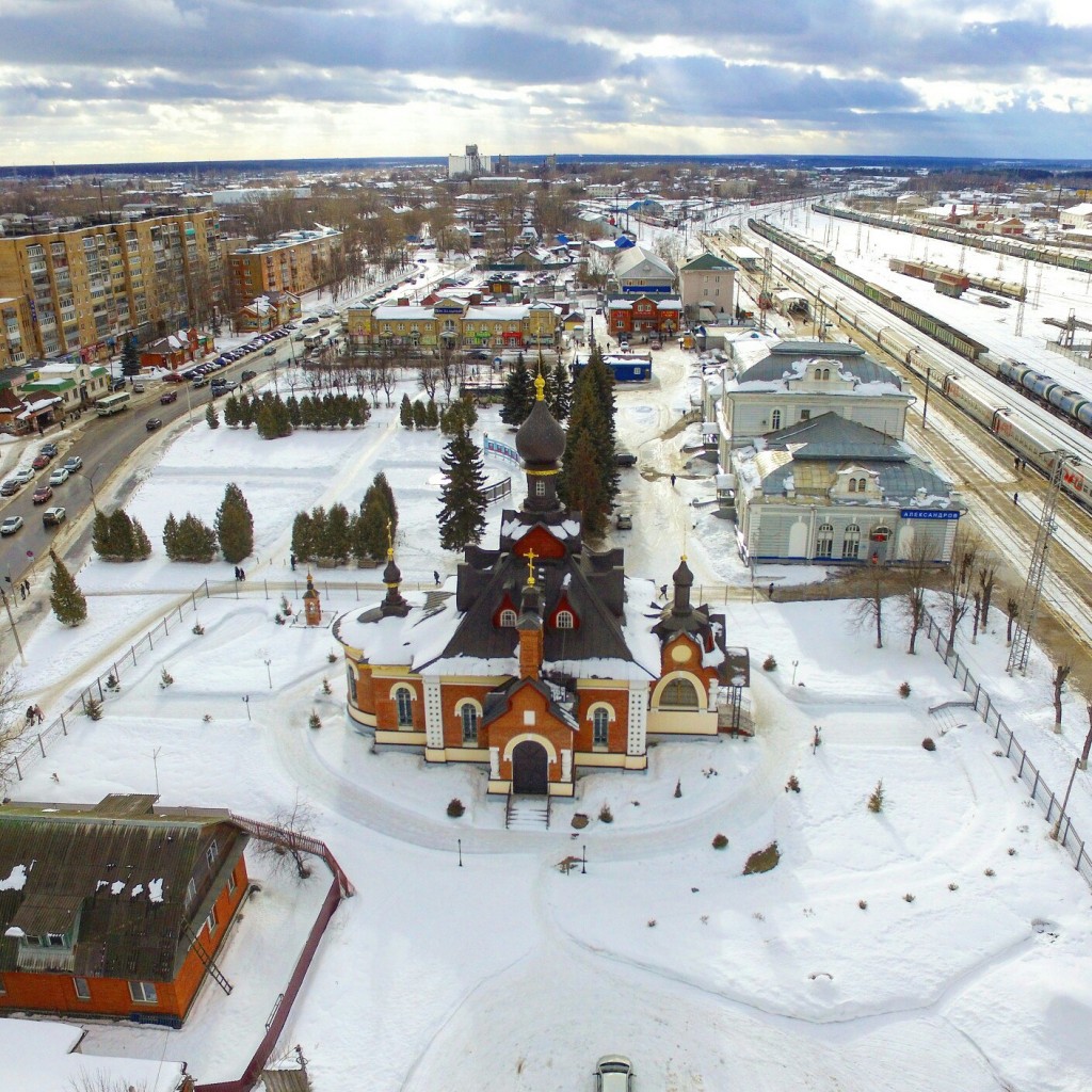 Храм Серафима Саровского, вокзал и привокзальная площадь в Александрове