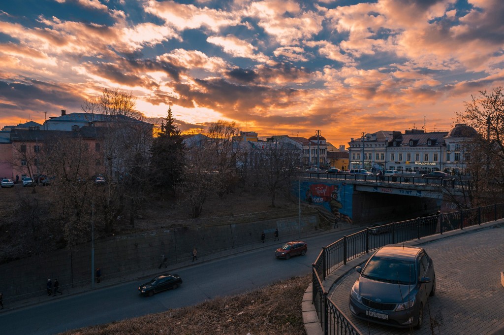 Выразительное апрельское небо во Владимире (на закате дня) 06