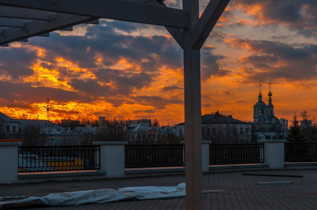 Выразительное апрельское небо во Владимире (на закате дня) 10
