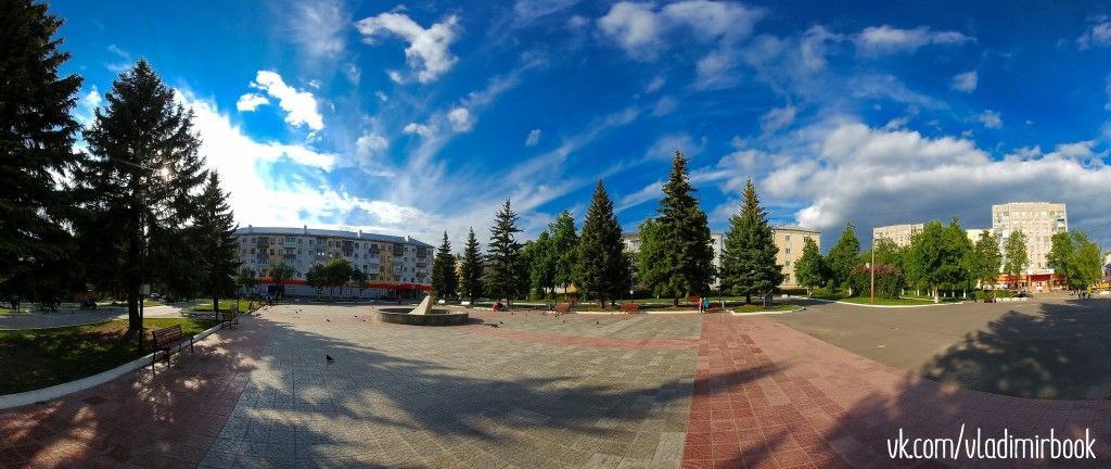 Солнечный весенний вечер на площади Прокуророва, Вербовский