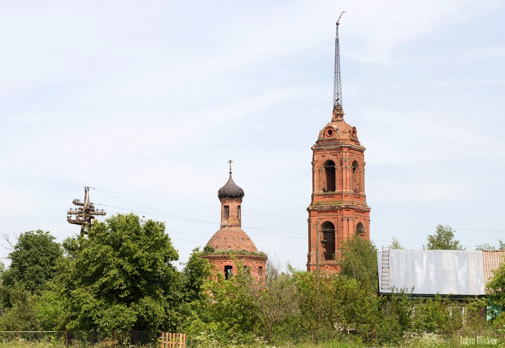 Клементьево, Покрова Пресвятой Богородицы. Год постройки между 1796 и 1882.