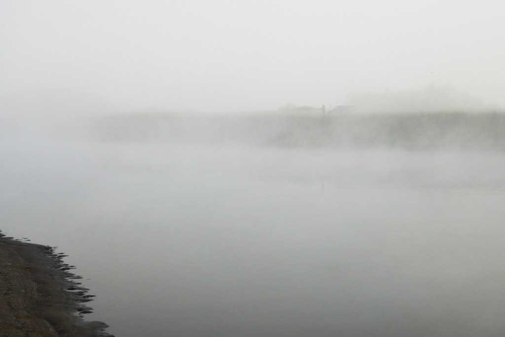 На утренней рыбалке во Владимире. Клязьма в тумане.