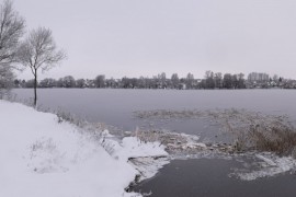 Лед сковал берега Содышки ( конец ноября, Владимир)