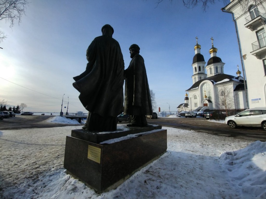 Памятник Петру и Февронии Муромским в Архангельске, март 2018 03