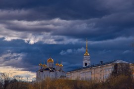 Красивое облачное, предгрозовое небо над Владимиром ( апрель 2018 )