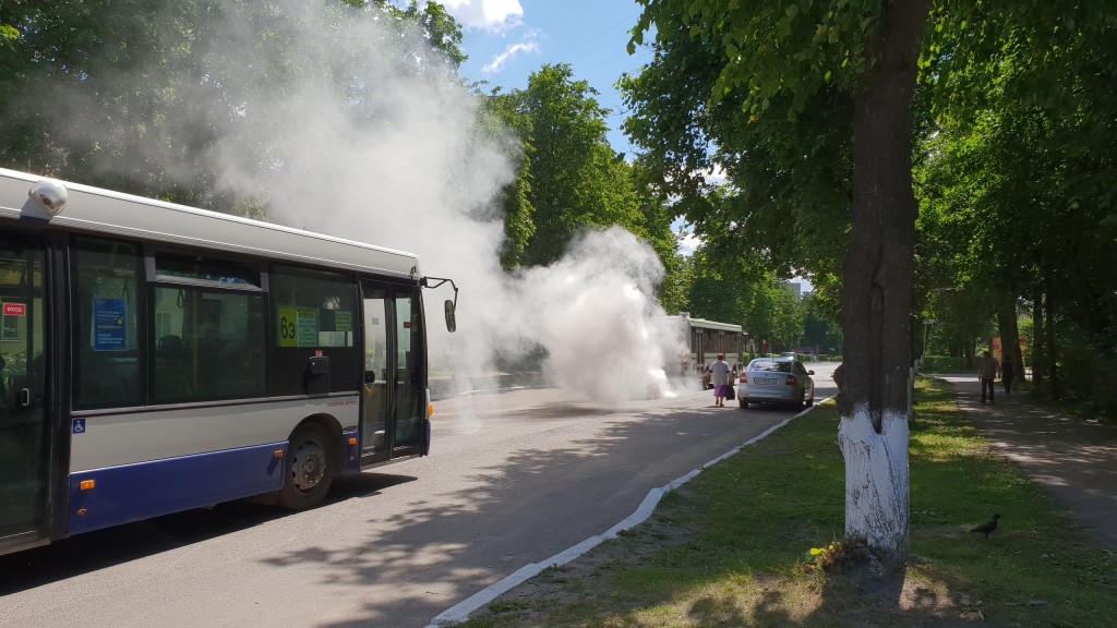 Автобусы на Вербовском, двигатель ушел в разнос