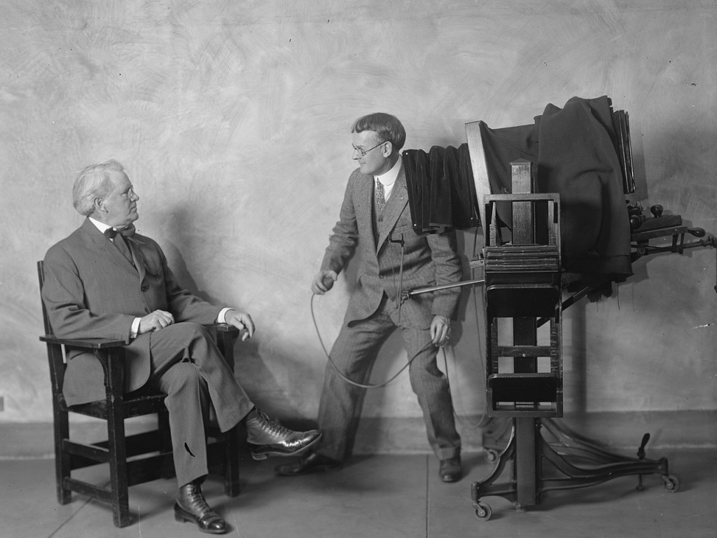 Сеанс съёмки в фотоателье. 1920-е годы