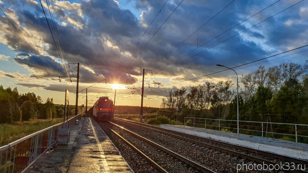 139 Поезд на жд станции о.п. 284 км, Лазарево