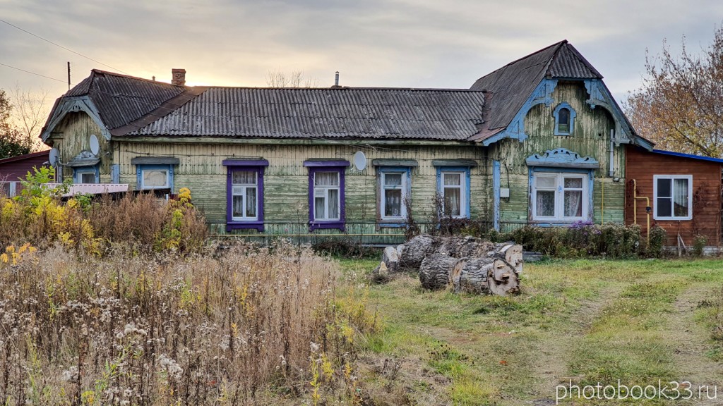 114 Старое деревянное здание в селе Бутылицы, Меленковский район
