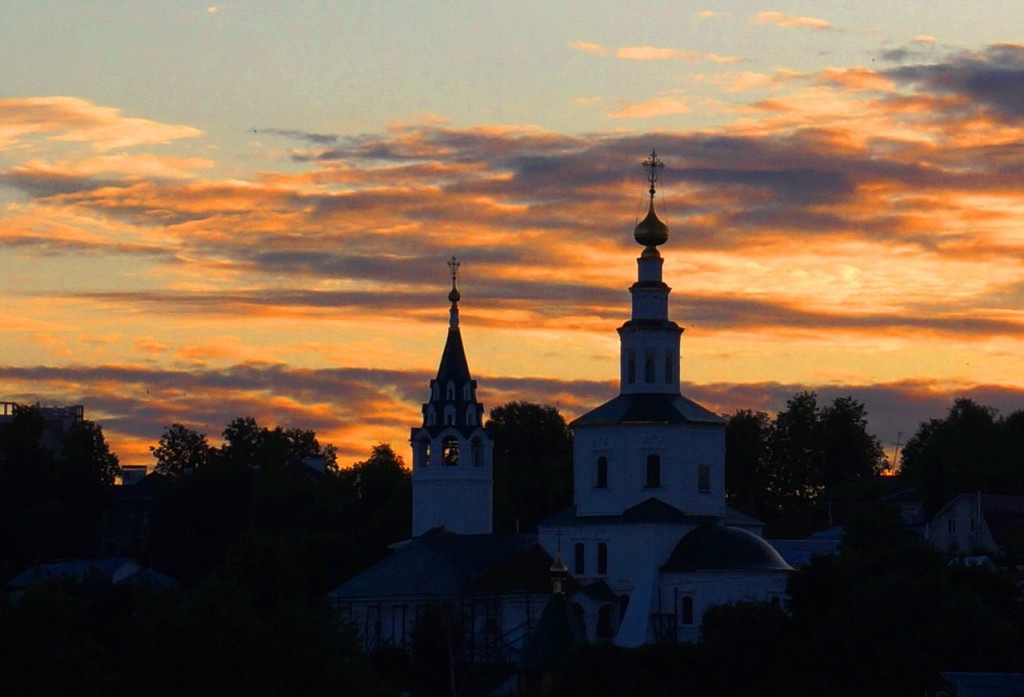 Вечерняя владимирская церковь