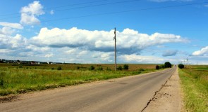 Плотина и дорога в городе Александров