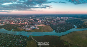 Панорама города на закате со стороны Содышки