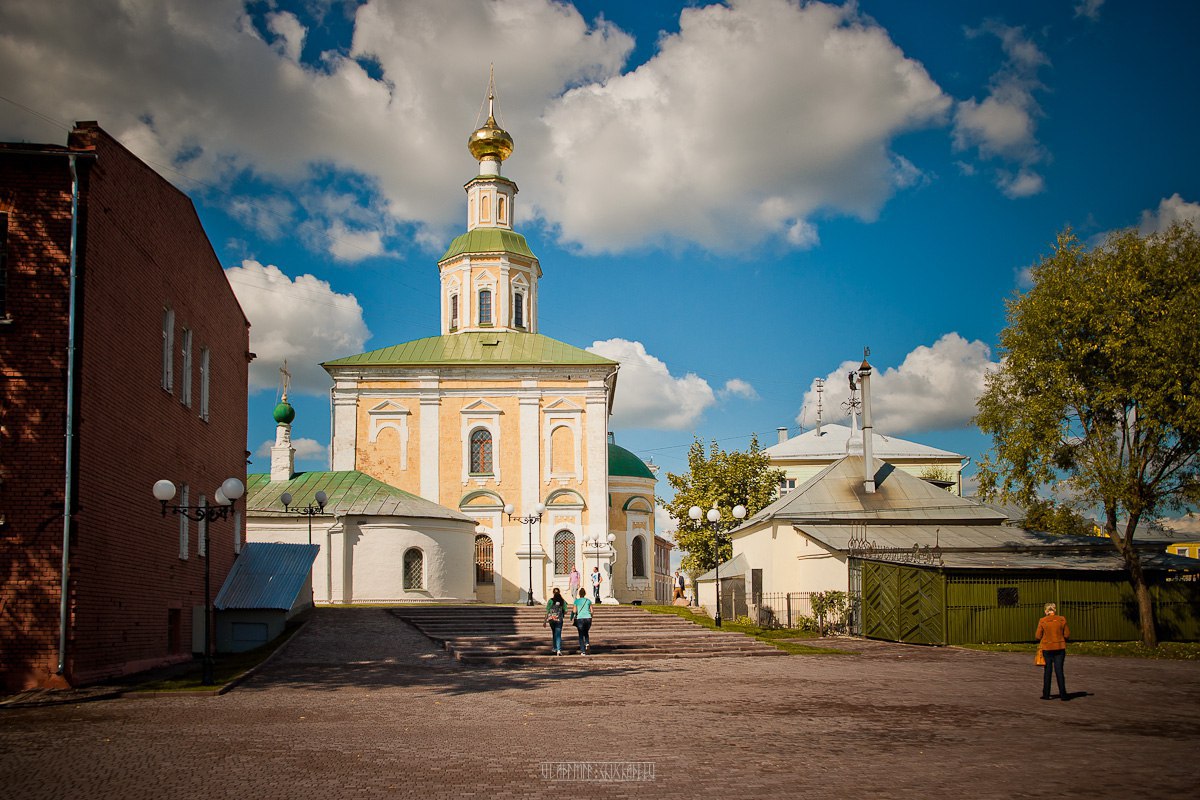 Храм у аптеки Владимир