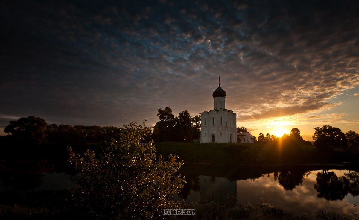 Храм на Нерли осень