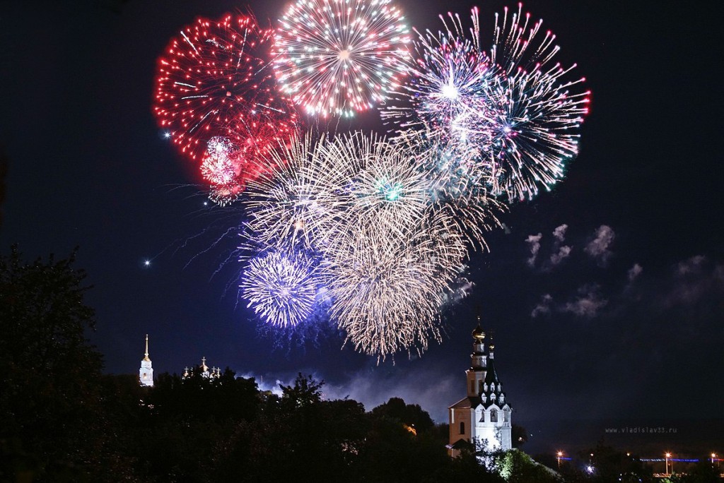 Когда во владимире день города. Салют во Владимире.