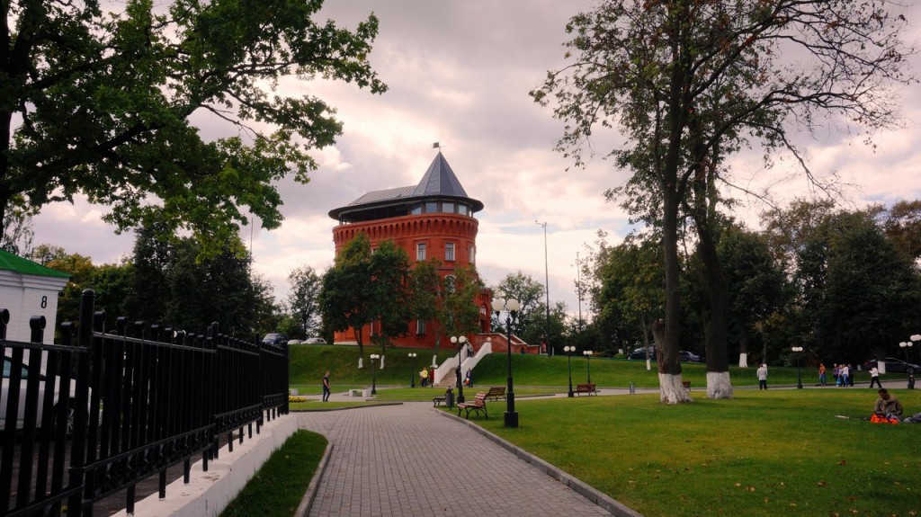 Владимир - Водонапорная башня и сквер около нее