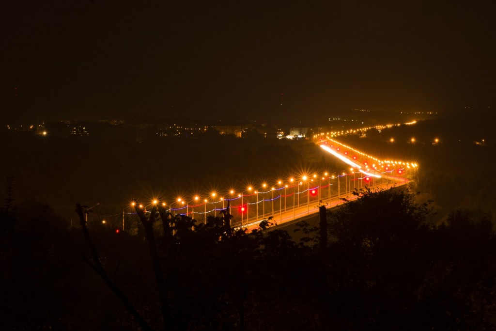 Владимирский мост в свете фонарей