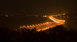 Владимирский мост в свете фонарей