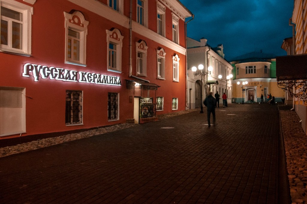 Пешеходная зона во Владимире вечером 48