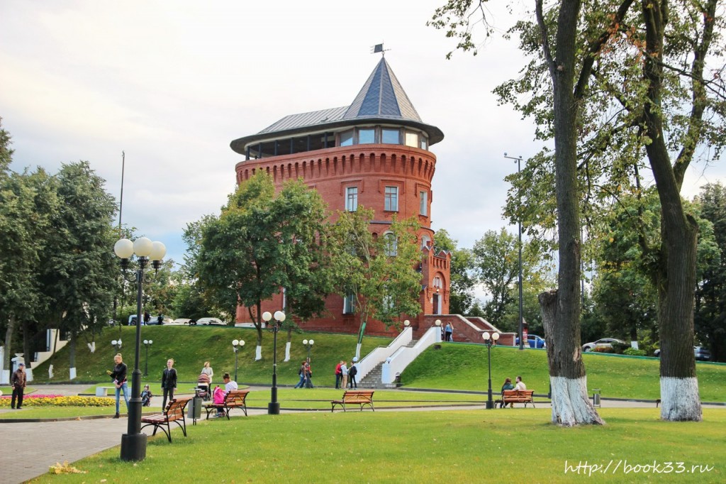 Спасский холм и водонапорная башня во Владимире