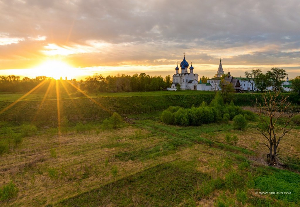 Суздаль церкви закат