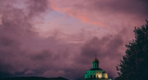 Вечер в розовых цветах во Владимире