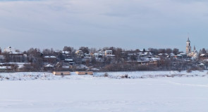 Вид на зимний Муром с Оки