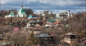Виды на один из городских холмов Владимира со старой застройкой