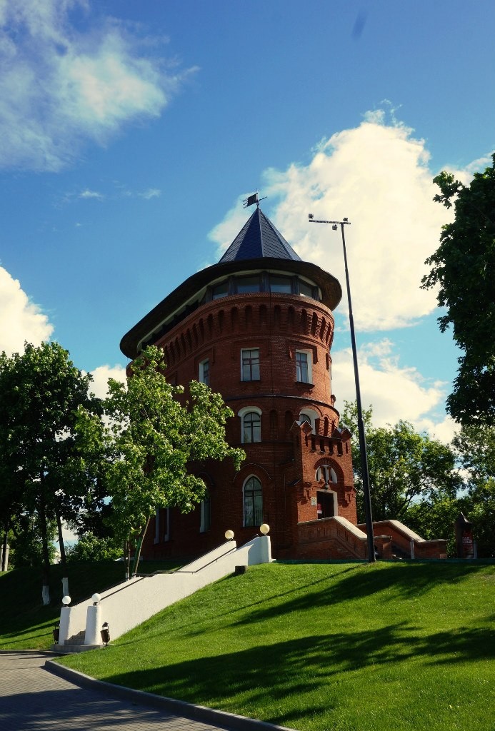 Замок-башня в центре Владимира 04