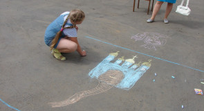 Карабаново. Конкурс детского рисунка на асфальте