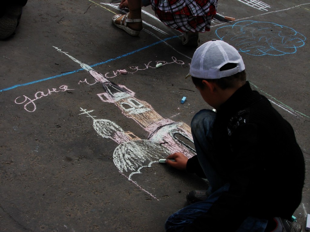 Конкурс детского рисунка на асфальте 06